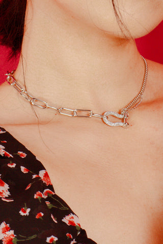 Asymmetrical Horsebit Pendant Choker Necklace